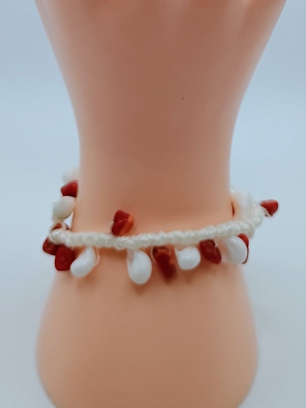 Bohemian anklet, white thread, mother-of-pearl, red inlays